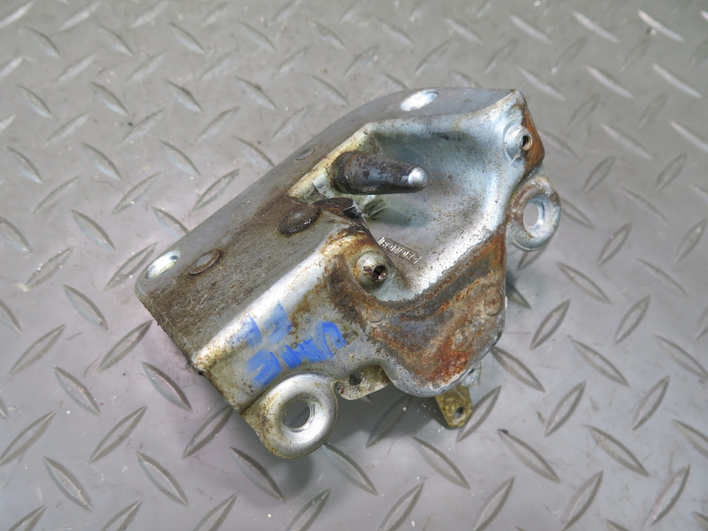 75-76 Mercedes W115 300SD Rear Left Door Lock Latch Actuator OEM