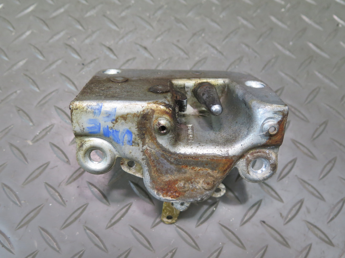 75-76 Mercedes W115 300SD Rear Left Door Lock Latch Actuator OEM