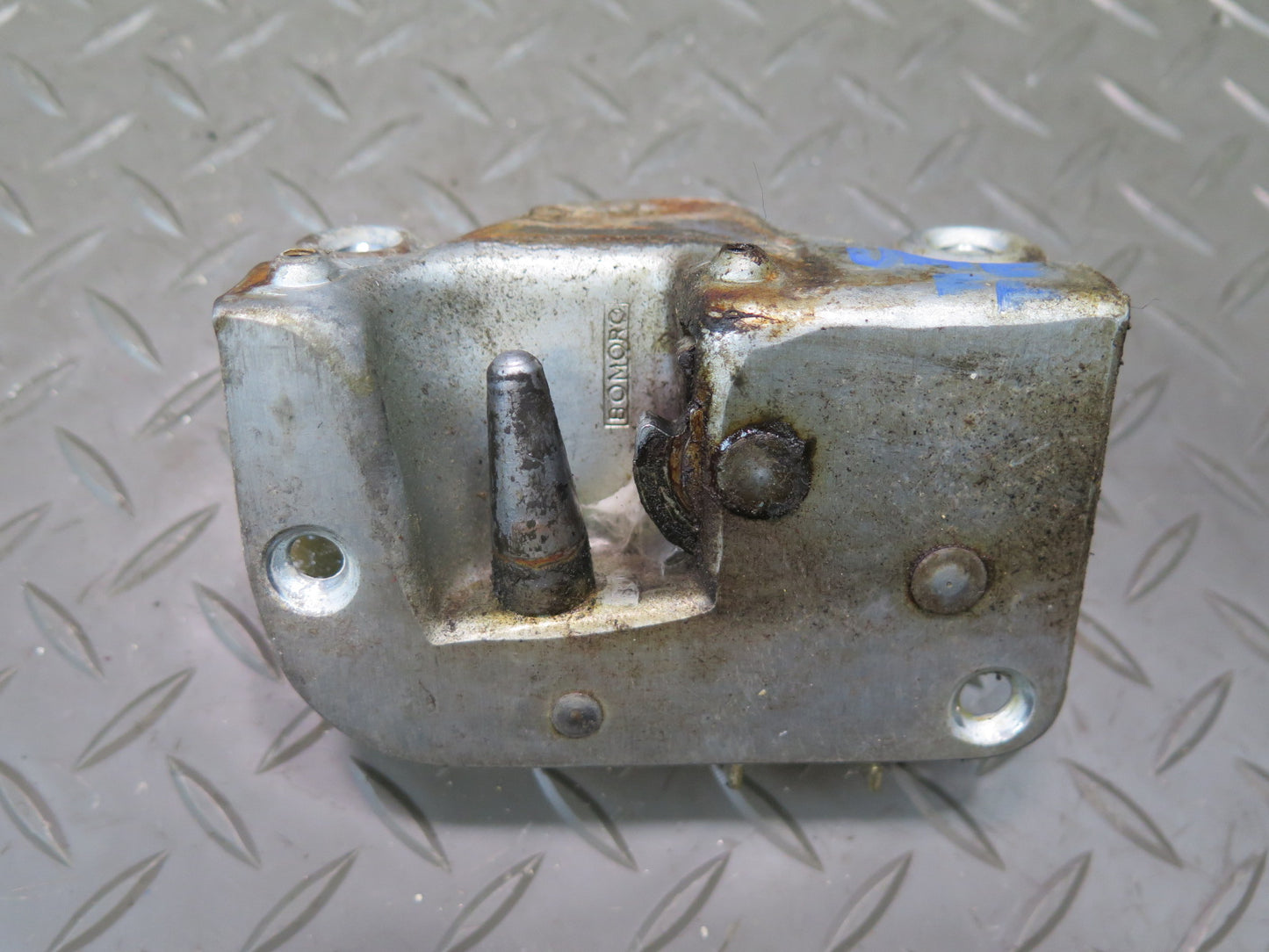 75-76 Mercedes W115 300SD Rear Left Door Lock Latch Actuator OEM