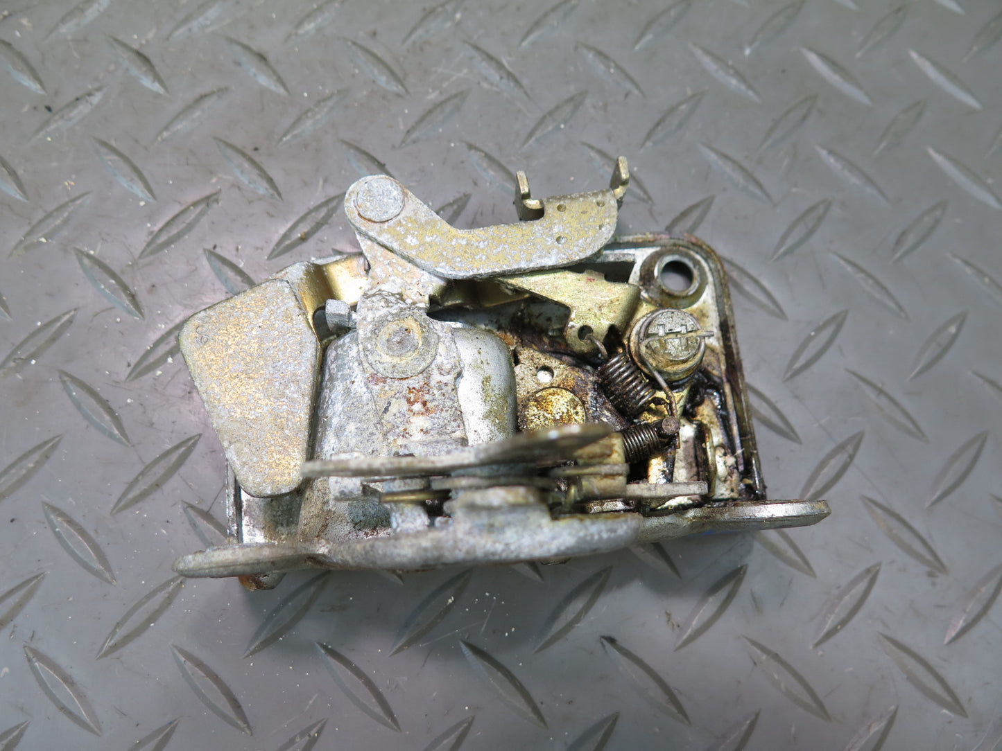 75-76 Mercedes W115 300SD Rear Left Door Lock Latch Actuator OEM