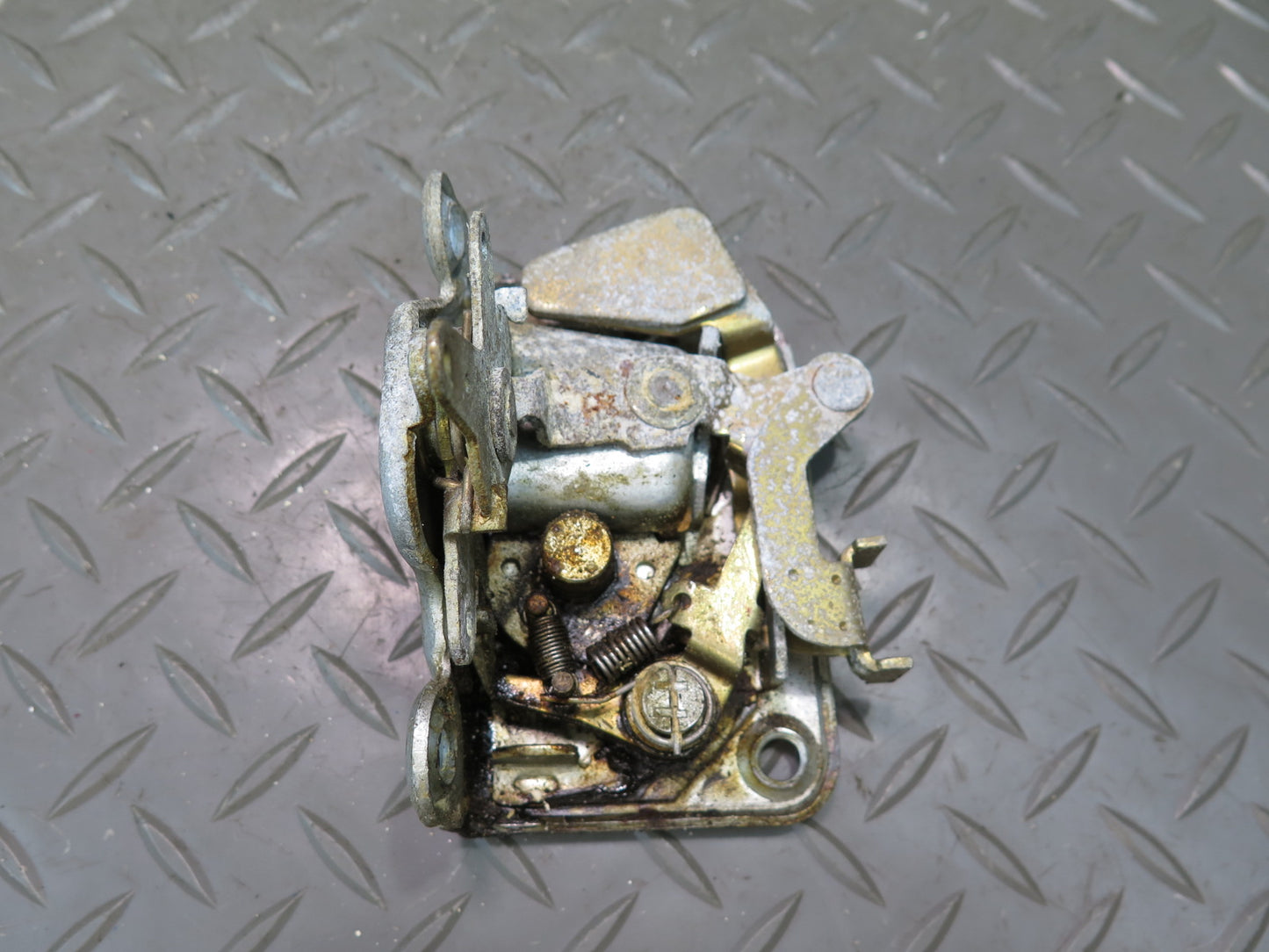 75-76 Mercedes W115 300SD Rear Left Door Lock Latch Actuator OEM
