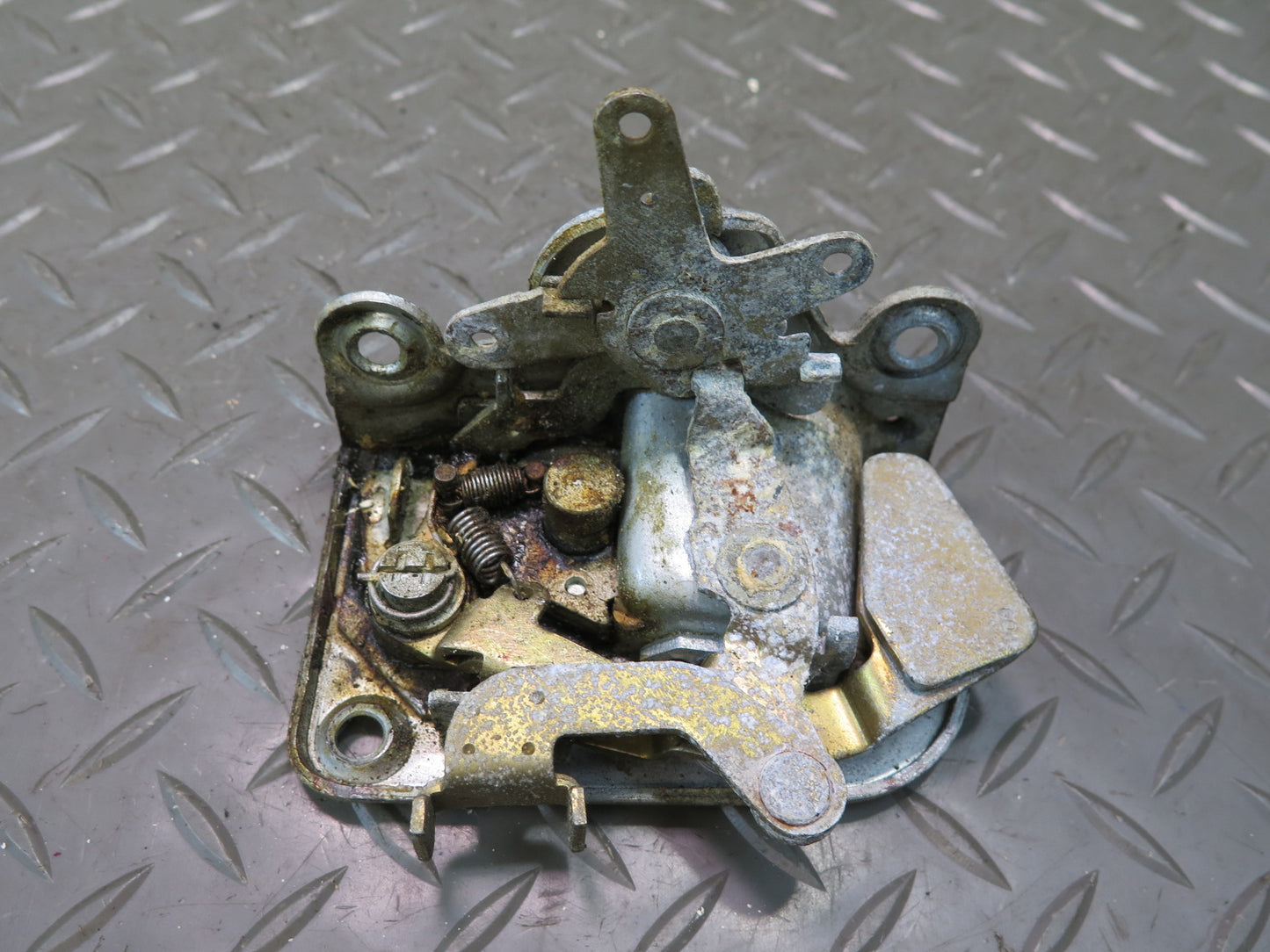 75-76 Mercedes W115 300SD Rear Left Door Lock Latch Actuator OEM