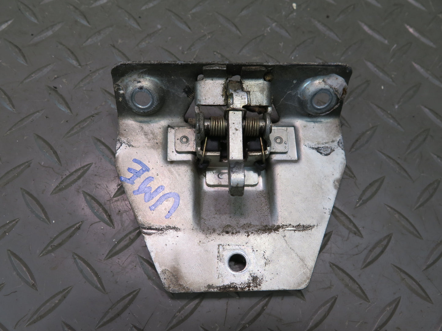 75-76 Mercedes W115 300SD Rear Trunk Lid Lock Latch OEM