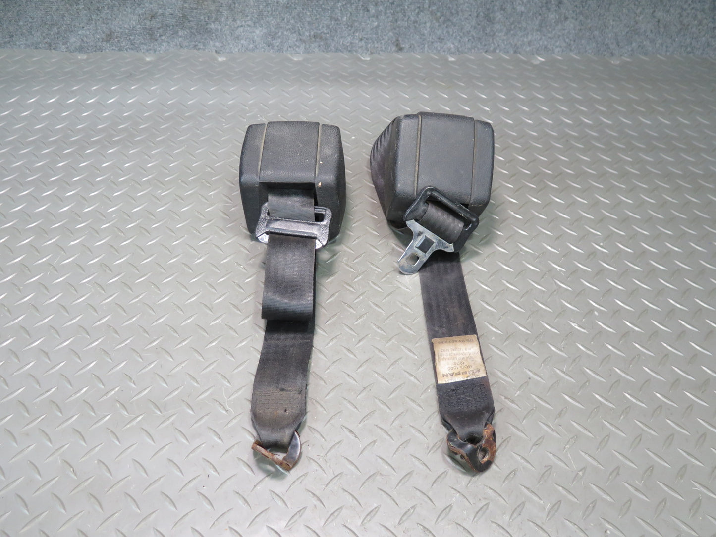 75-76 MERCEDES 300 D W115 SET OF 2 REAR LEFT & RIGHT SEATBELT RETRACTORS OEM