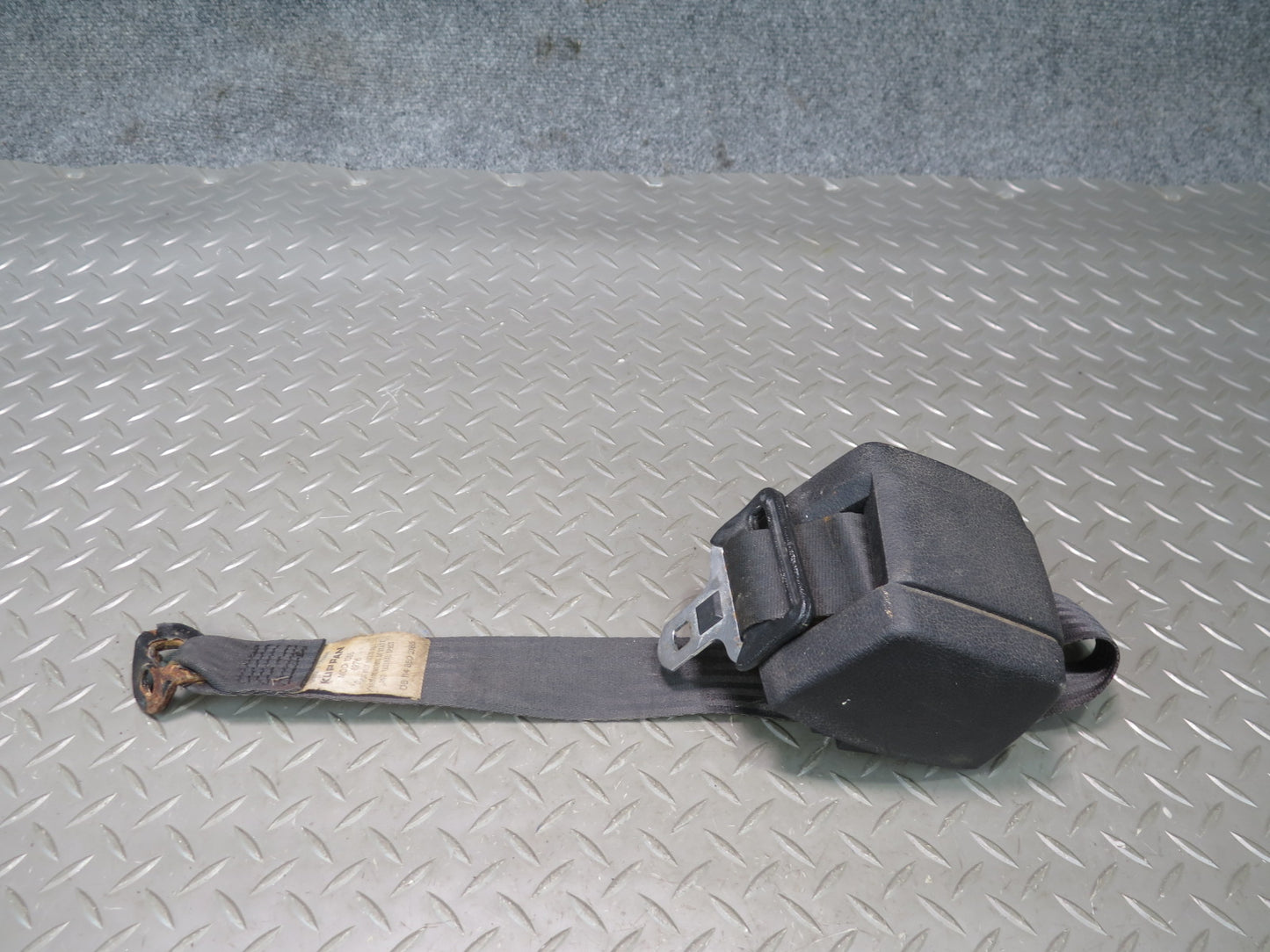 75-76 MERCEDES 300 D W115 SET OF 2 REAR LEFT & RIGHT SEATBELT RETRACTORS OEM