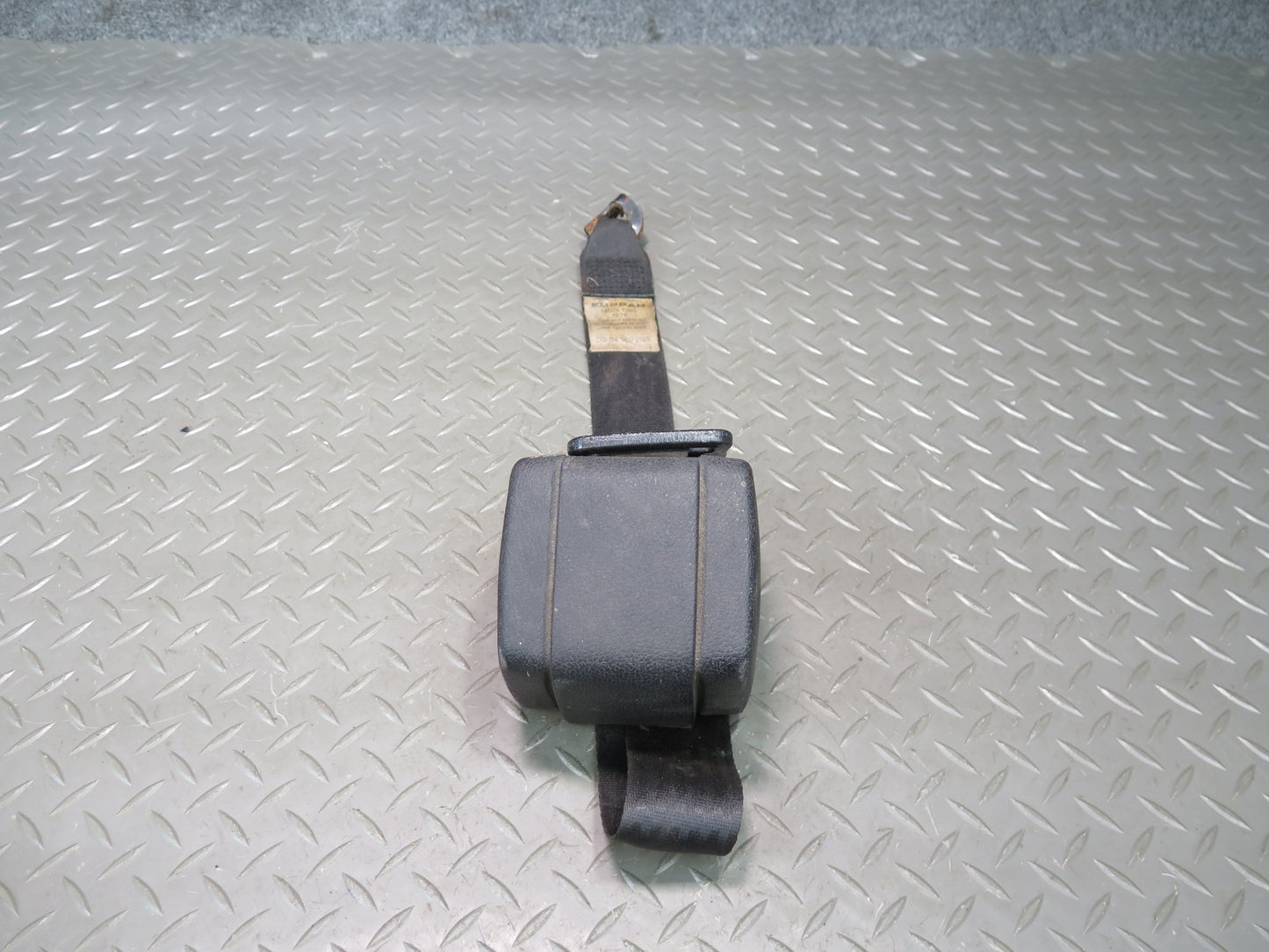 75-76 MERCEDES 300 D W115 SET OF 2 REAR LEFT & RIGHT SEATBELT RETRACTORS OEM