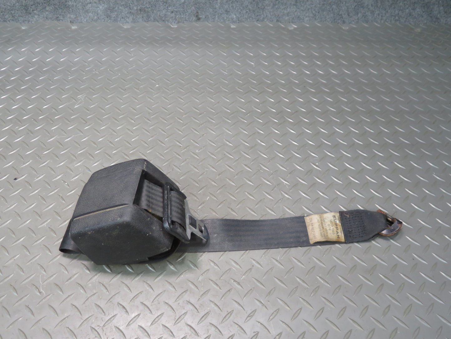 75-76 MERCEDES 300 D W115 SET OF 2 REAR LEFT & RIGHT SEATBELT RETRACTORS OEM