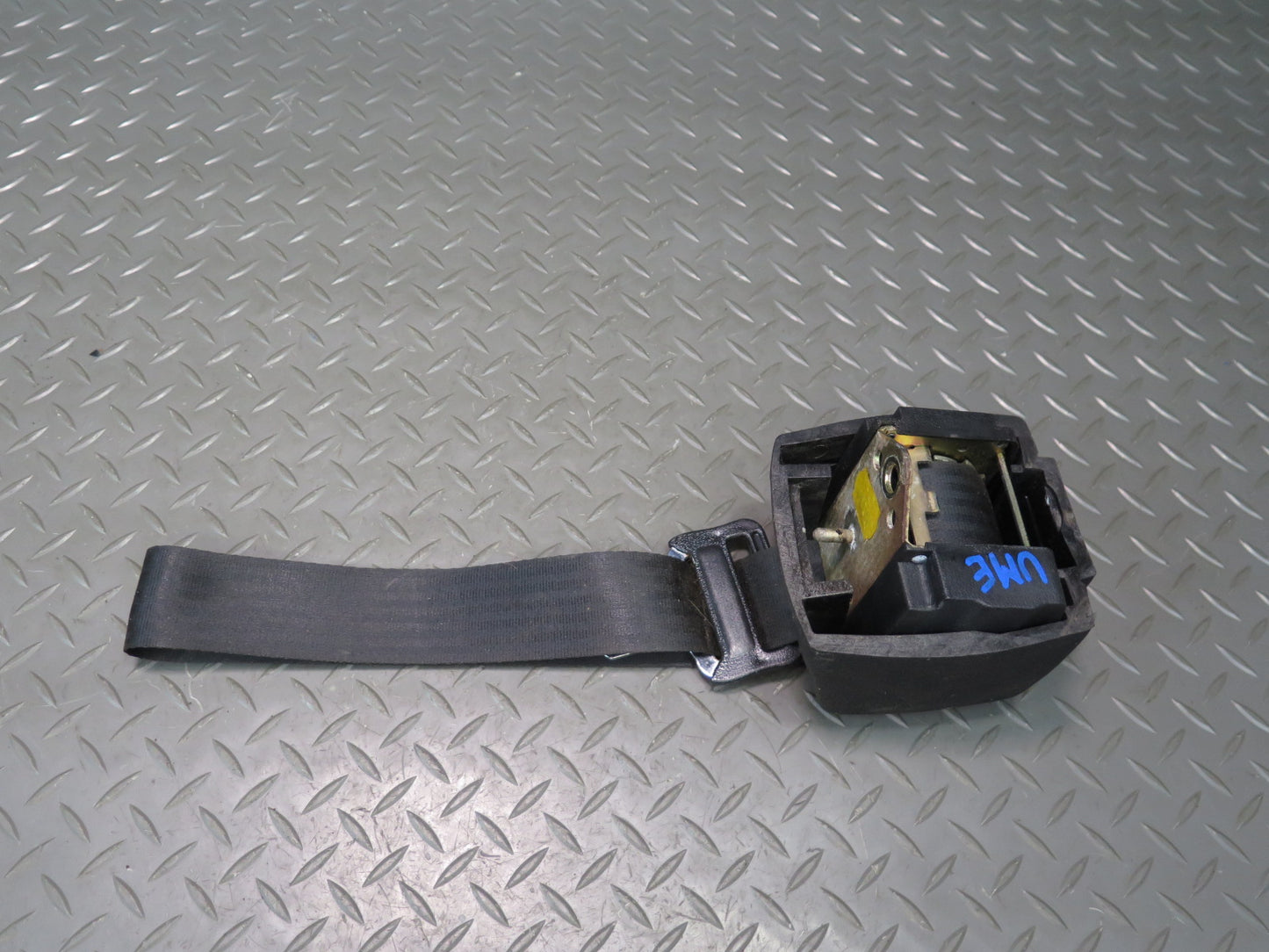 75-76 MERCEDES 300 D W115 SET OF 2 REAR LEFT & RIGHT SEATBELT RETRACTORS OEM