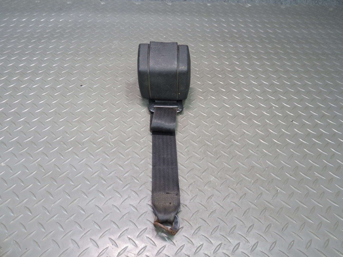 75-76 MERCEDES 300 D W115 SET OF 2 REAR LEFT & RIGHT SEATBELT RETRACTORS OEM