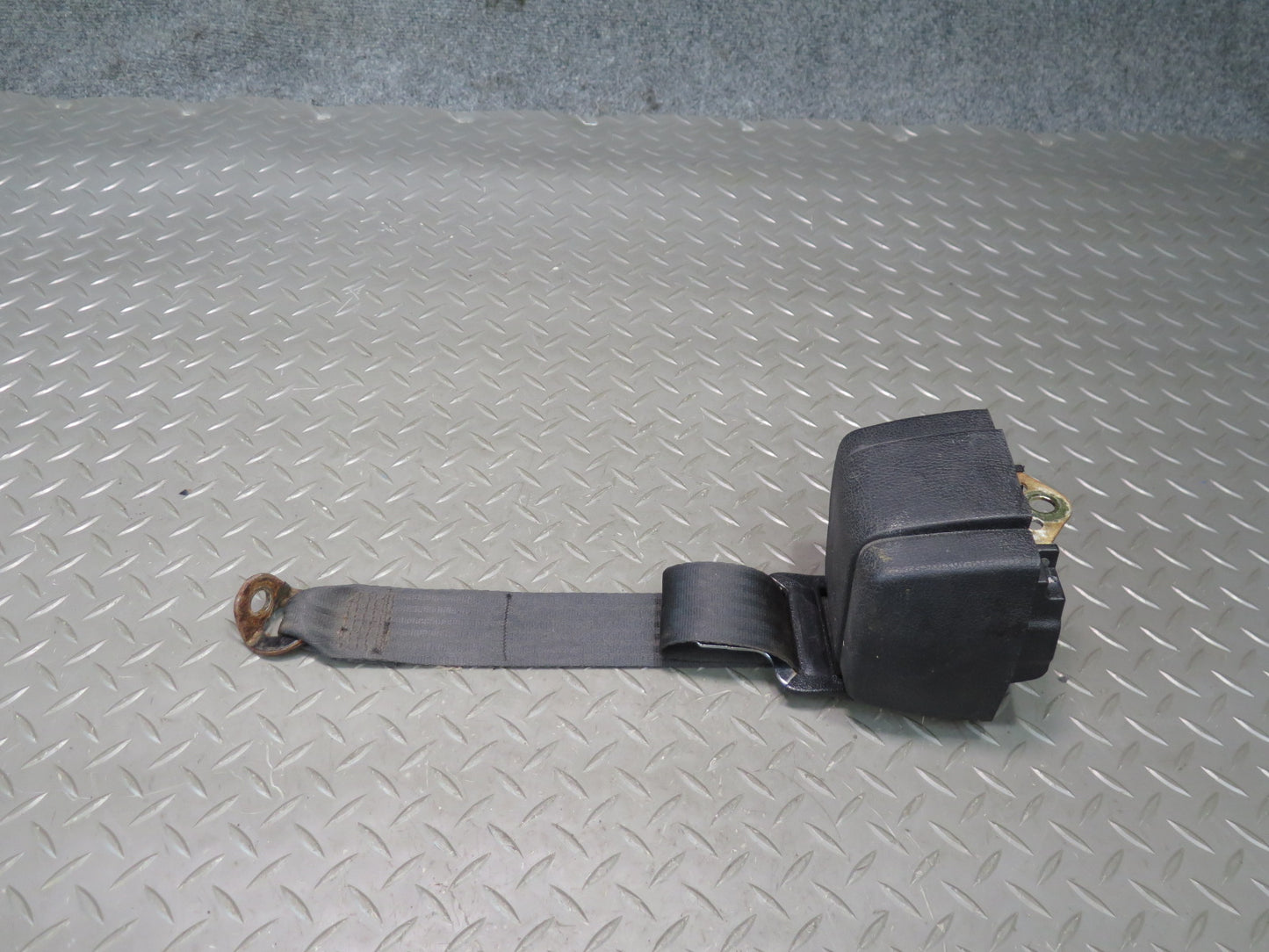 75-76 MERCEDES 300 D W115 SET OF 2 REAR LEFT & RIGHT SEATBELT RETRACTORS OEM