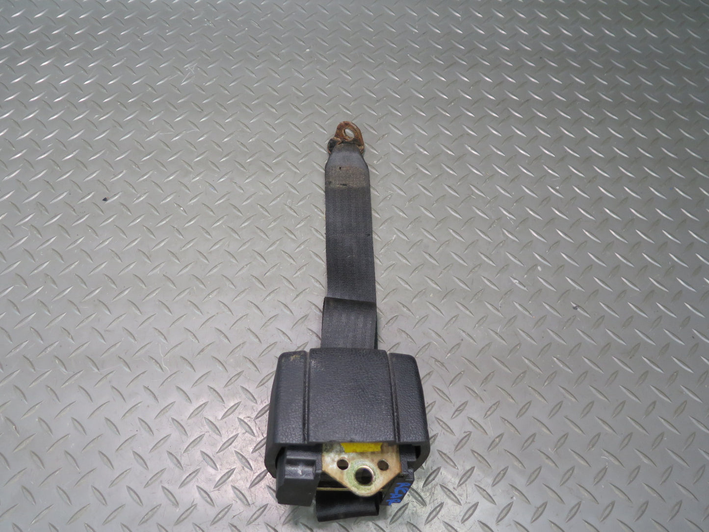 75-76 MERCEDES 300 D W115 SET OF 2 REAR LEFT & RIGHT SEATBELT RETRACTORS OEM
