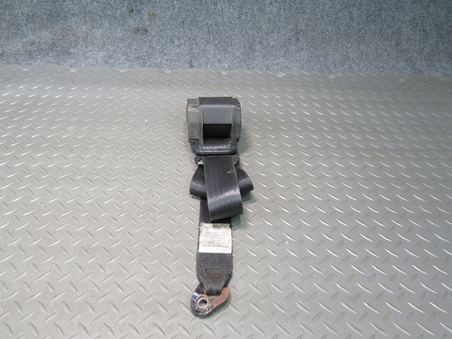 75-76 MERCEDES 300 D W115 SET OF 2 FRONT LEFT & RIGHT SEATBELT RETRACTORS OEM