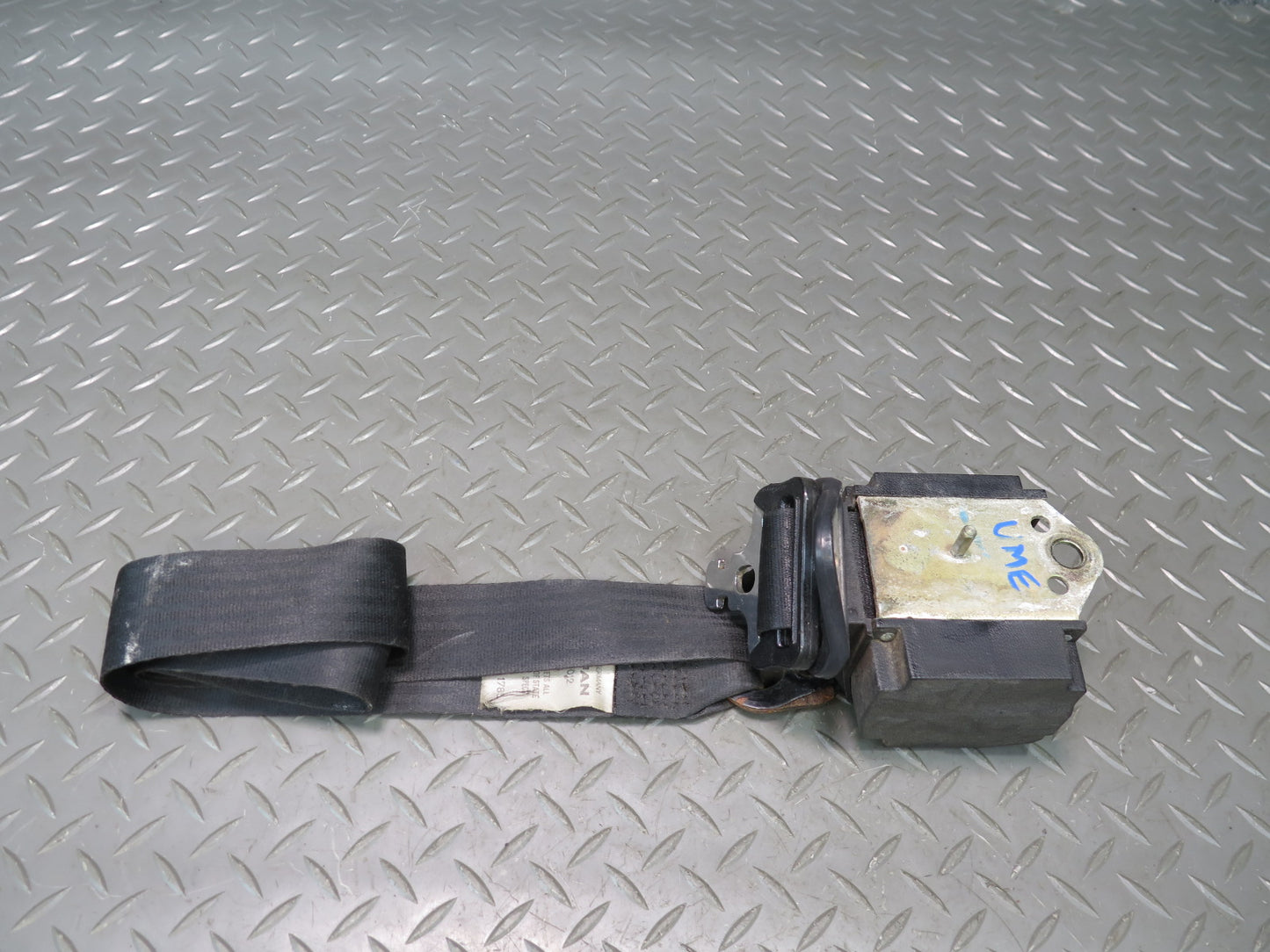75-76 MERCEDES 300 D W115 SET OF 2 FRONT LEFT & RIGHT SEATBELT RETRACTORS OEM