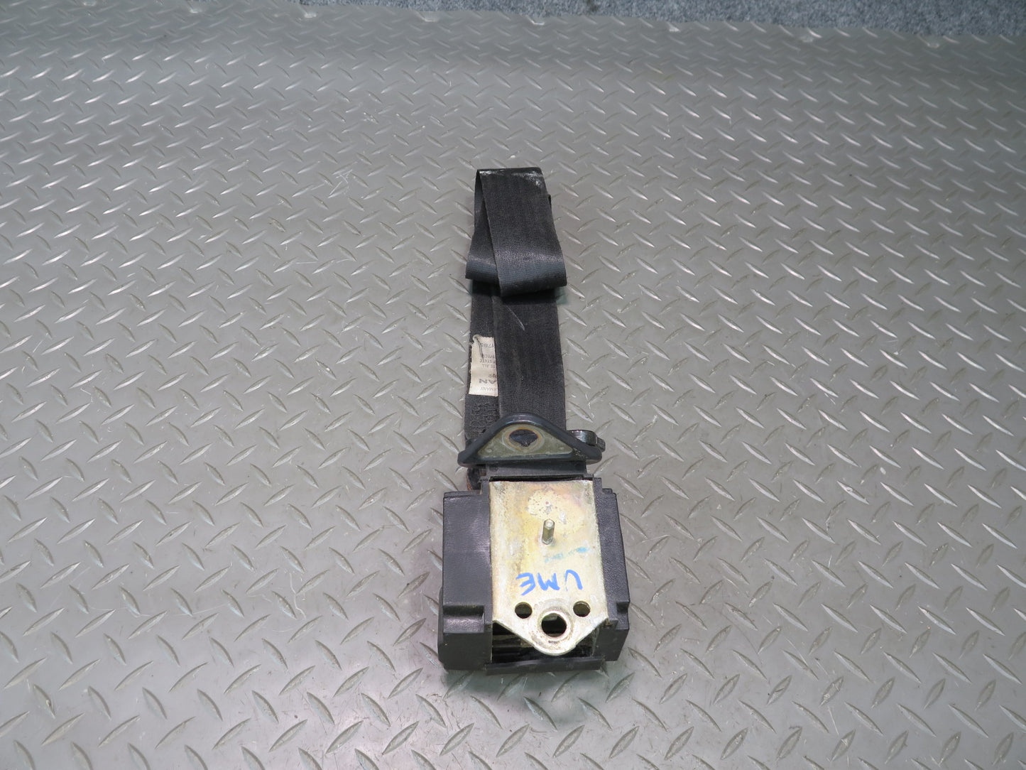 75-76 MERCEDES 300 D W115 SET OF 2 FRONT LEFT & RIGHT SEATBELT RETRACTORS OEM