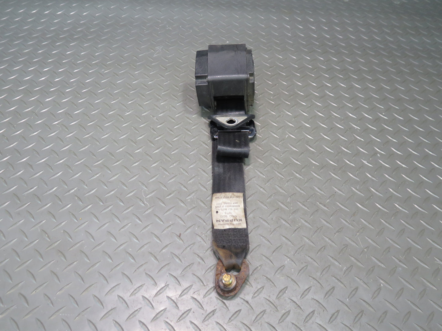 75-76 MERCEDES 300 D W115 SET OF 2 FRONT LEFT & RIGHT SEATBELT RETRACTORS OEM