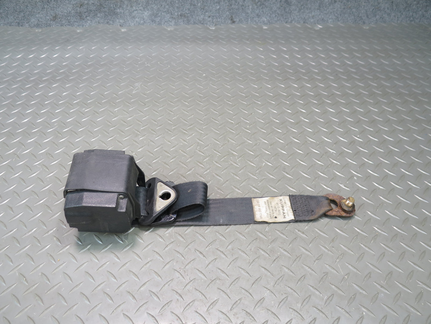 75-76 MERCEDES 300 D W115 SET OF 2 FRONT LEFT & RIGHT SEATBELT RETRACTORS OEM