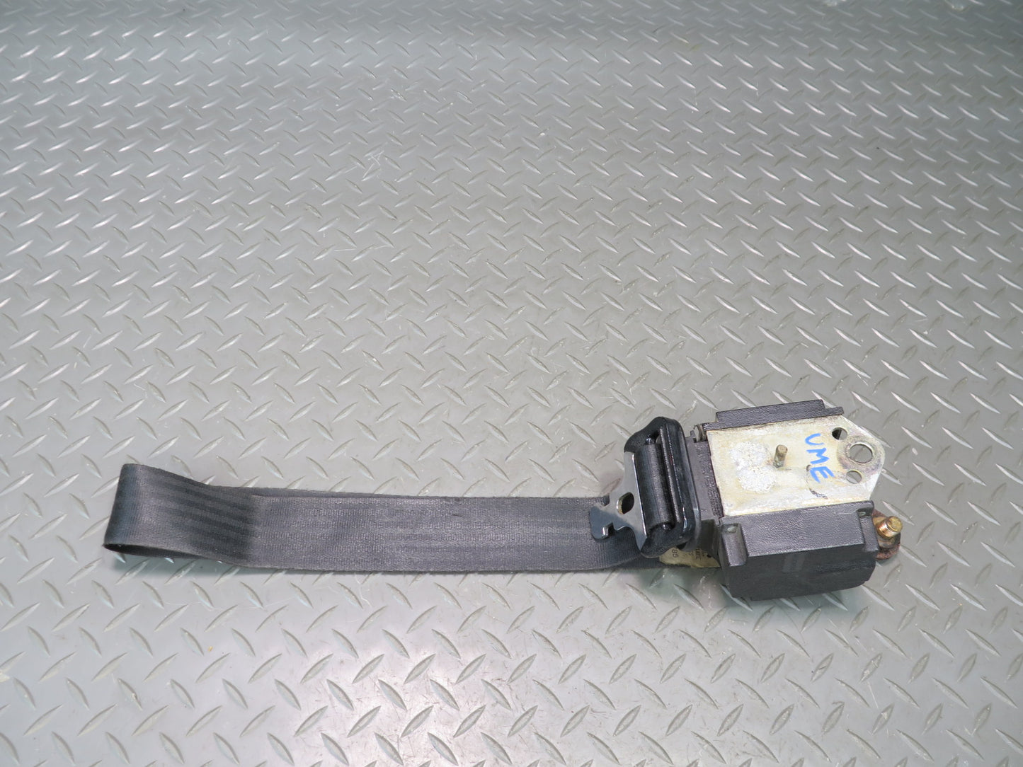 75-76 MERCEDES 300 D W115 SET OF 2 FRONT LEFT & RIGHT SEATBELT RETRACTORS OEM