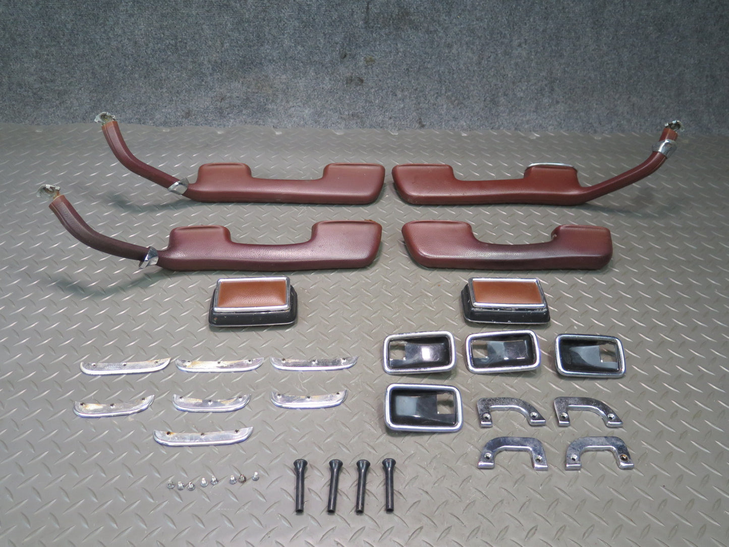 75-76 Mercedes W115 300D Front & Rear Door Handle w Armrest & Trim Set OEM
