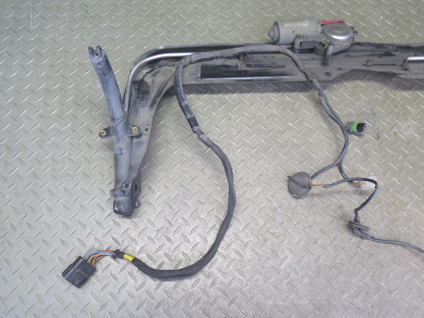 1999-2005 Porsche 911 Carrera 996 Rear Engine Deck Lid Spoiler Drive Motor Assy