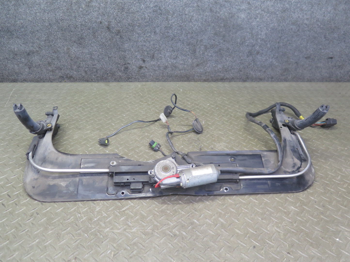 1999-2005 Porsche 911 Carrera 996 Rear Engine Deck Lid Spoiler Drive Motor Assy