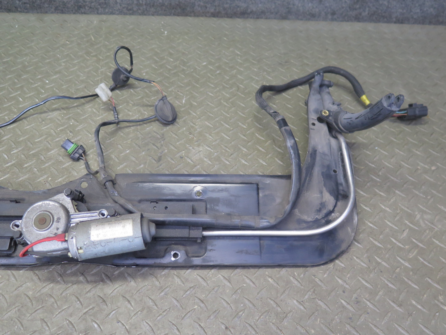 1999-2005 Porsche 911 Carrera 996 Rear Engine Deck Lid Spoiler Drive Motor Assy
