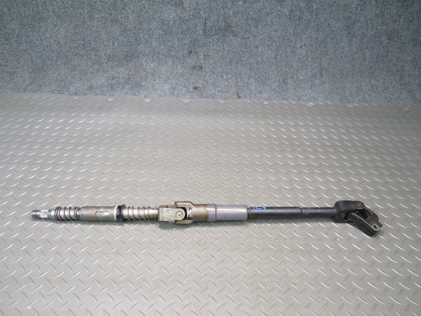 99-03 VW Eurovan T4 Steering Column Upper & Lower Linkage U Joint Shaft OEM
