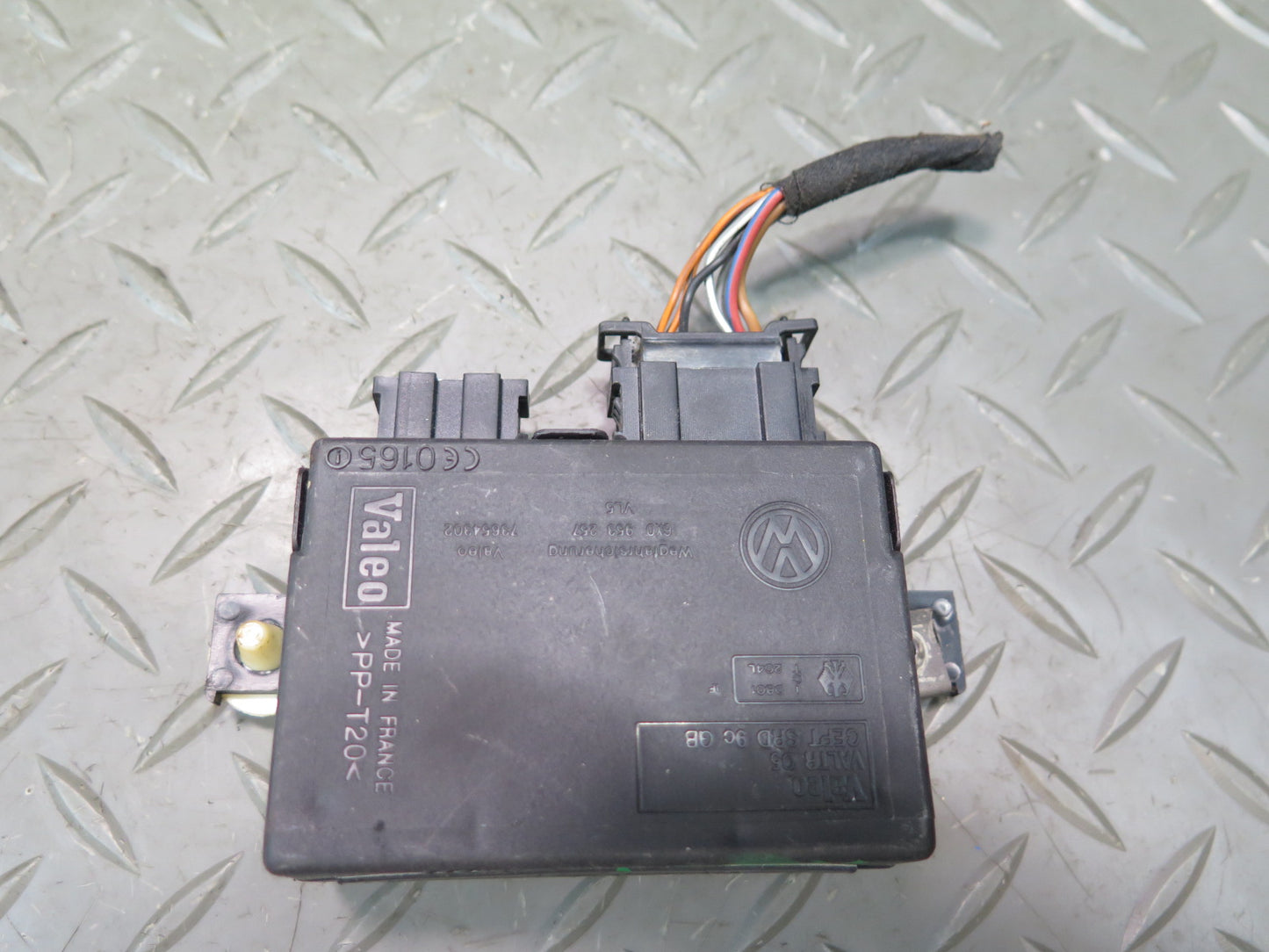 99-03 VW Eurovan T4 Immobilizer Control Module 6X0853257 OEM