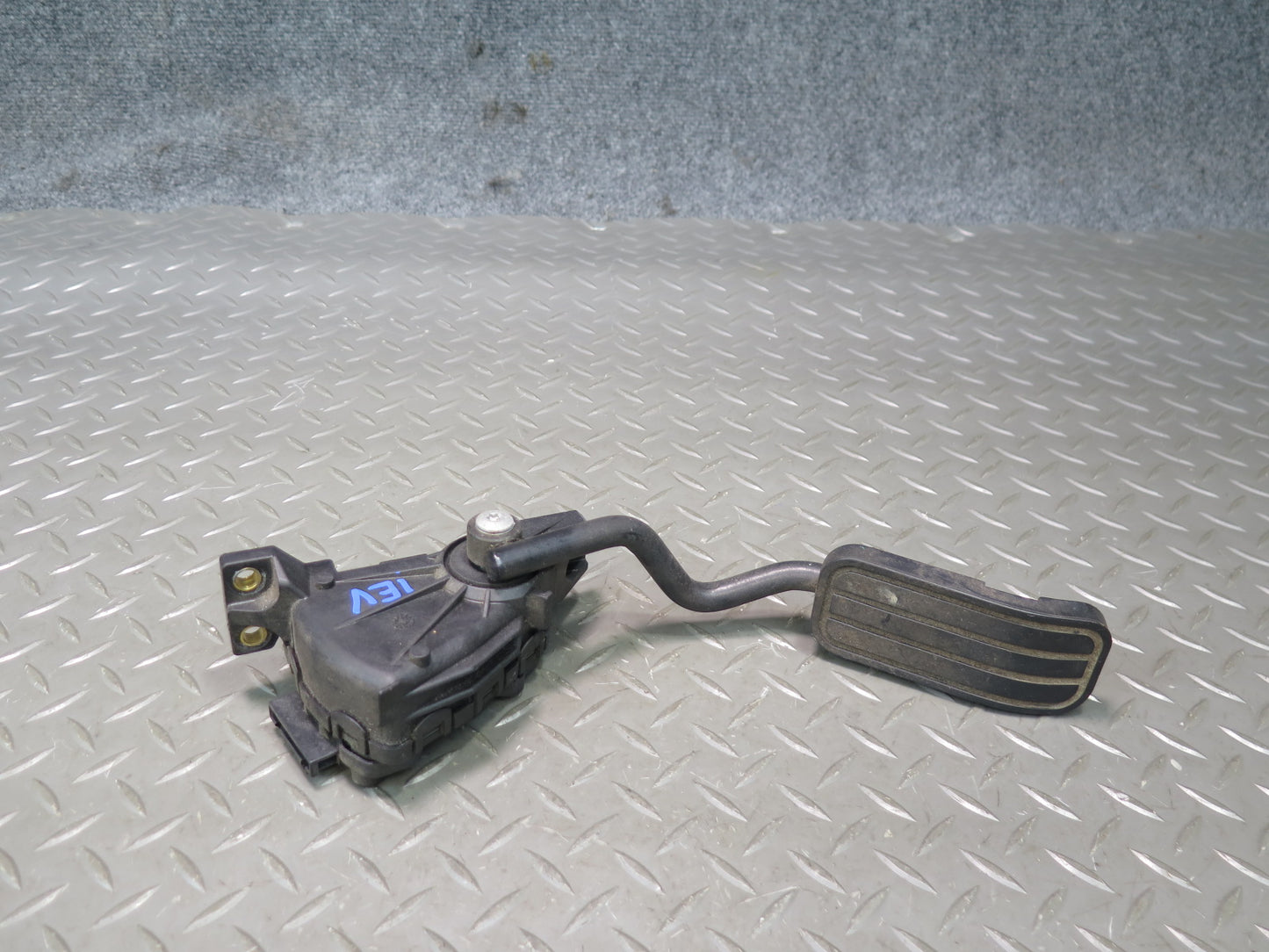 01-03 VW Eurovan T4 Gas Acceleration Throttle Pedal 7D1723507E OEM