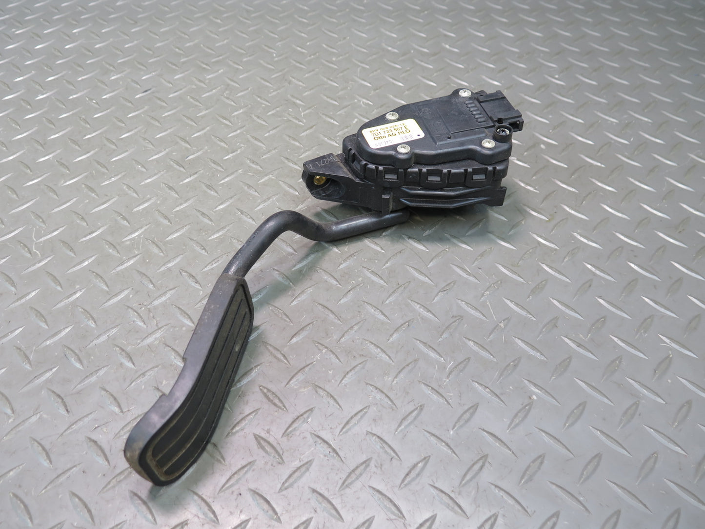 01-03 VW Eurovan T4 Gas Acceleration Throttle Pedal 7D1723507E OEM