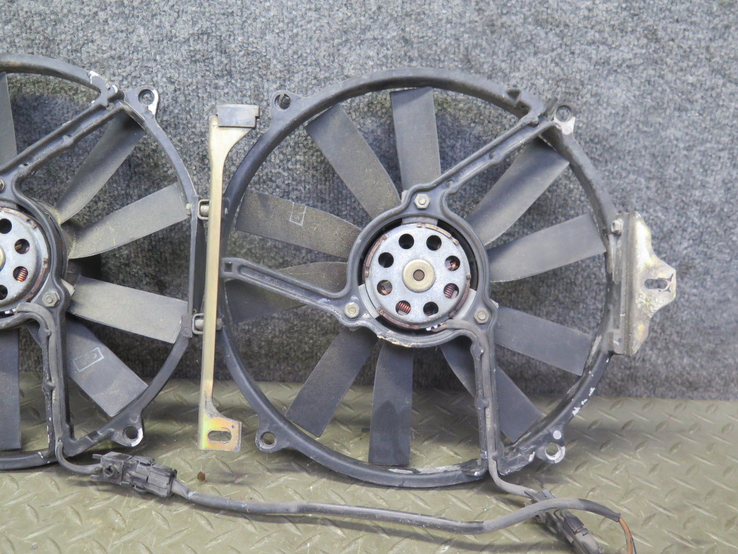 96-99 Mercedes R129 SL320 SL500 Set of 2 Engine Cooling Fan Motor OEM