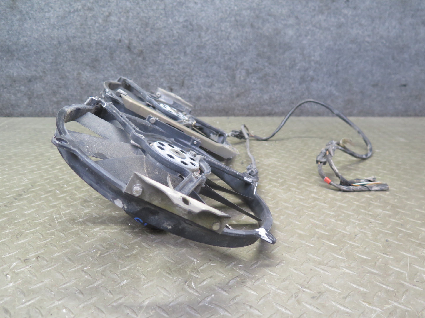96-99 Mercedes R129 SL320 SL500 Set of 2 Engine Cooling Fan Motor OEM