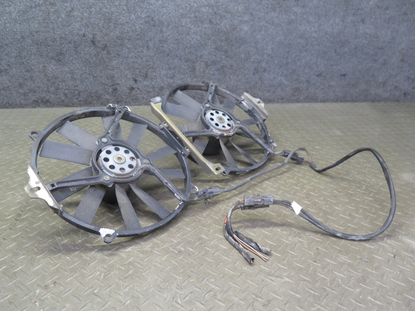 96-99 Mercedes R129 SL320 SL500 Set of 2 Engine Cooling Fan Motor OEM