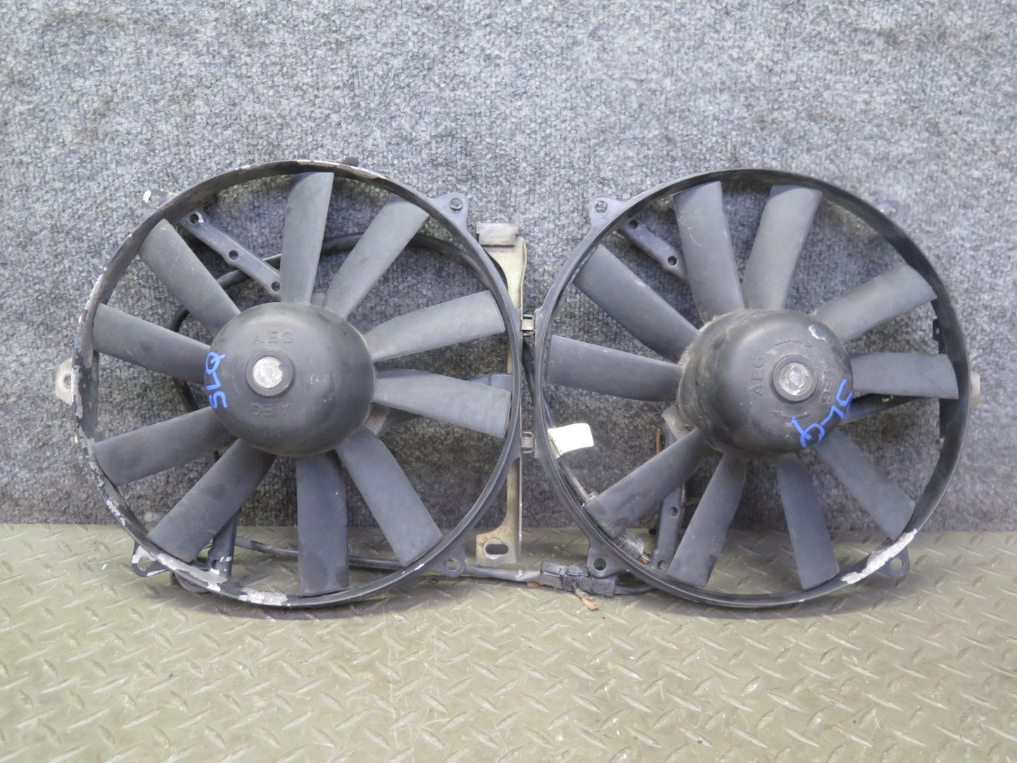 96-99 Mercedes R129 SL320 SL500 Set of 2 Engine Cooling Fan Motor OEM