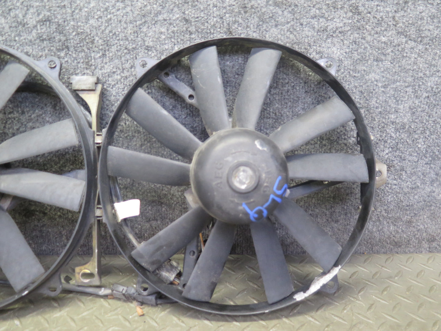 96-99 Mercedes R129 SL320 SL500 Set of 2 Engine Cooling Fan Motor OEM