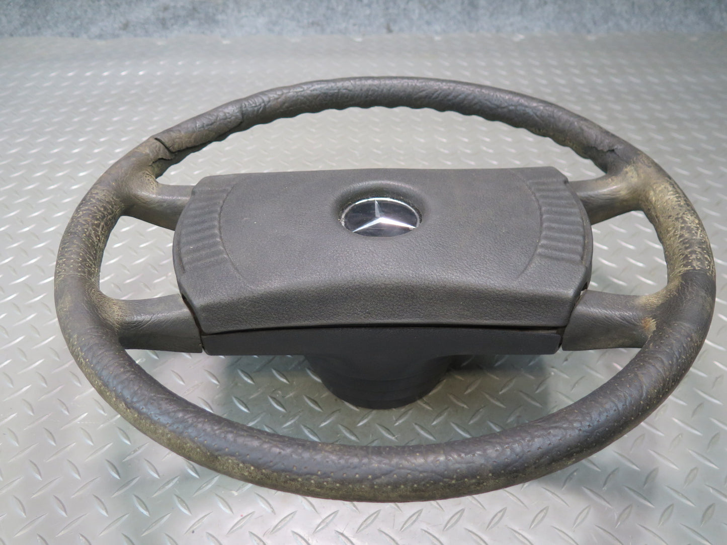 75-76 Mercedes W115 300SD Steering w Horn Pad Cover OEM