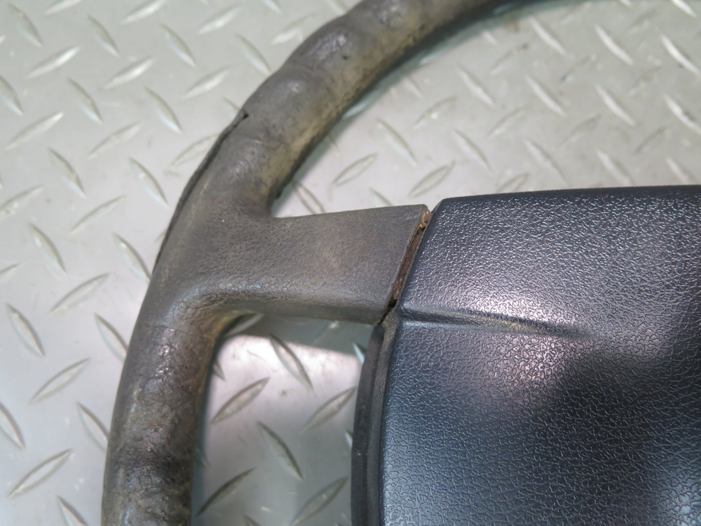 75-76 Mercedes W115 300SD Steering w Horn Pad Cover OEM