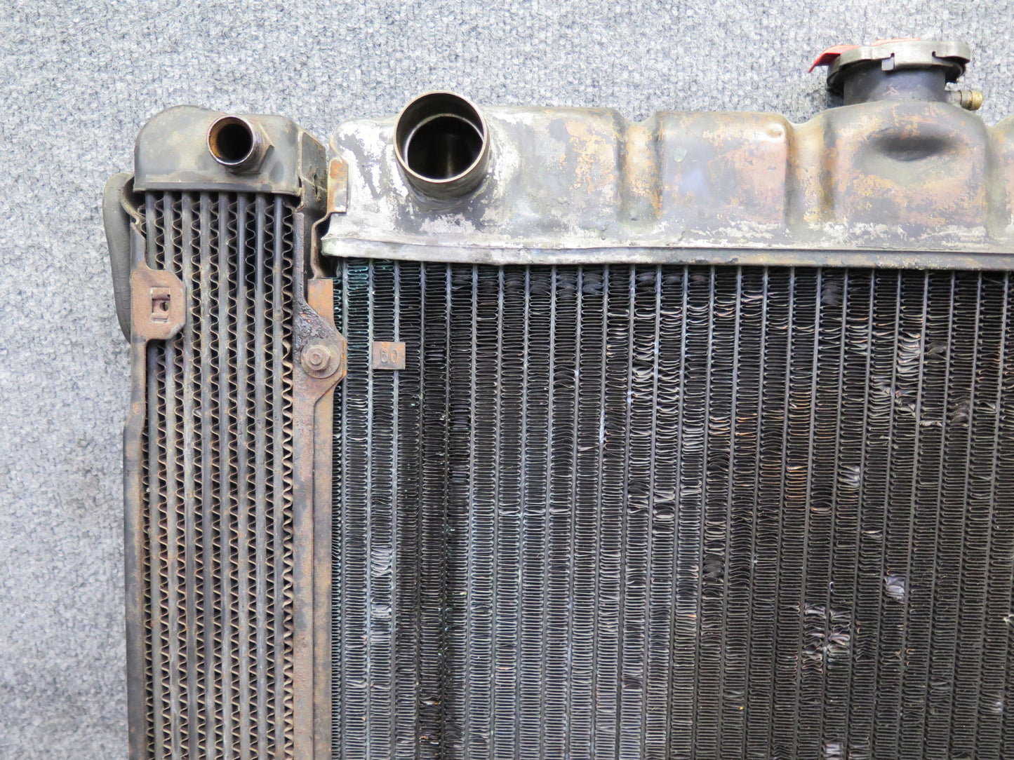 75-76 Mercedes W115 300SD Engine Cooling Radiator w Cap & Oil Cooler 14K OEM