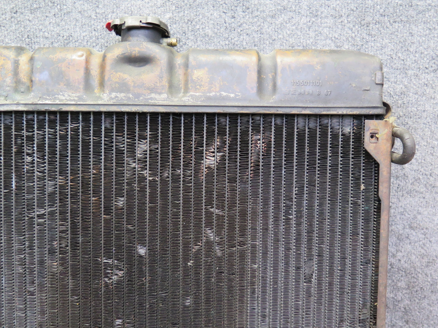 75-76 Mercedes W115 300SD Engine Cooling Radiator w Cap & Oil Cooler 14K OEM