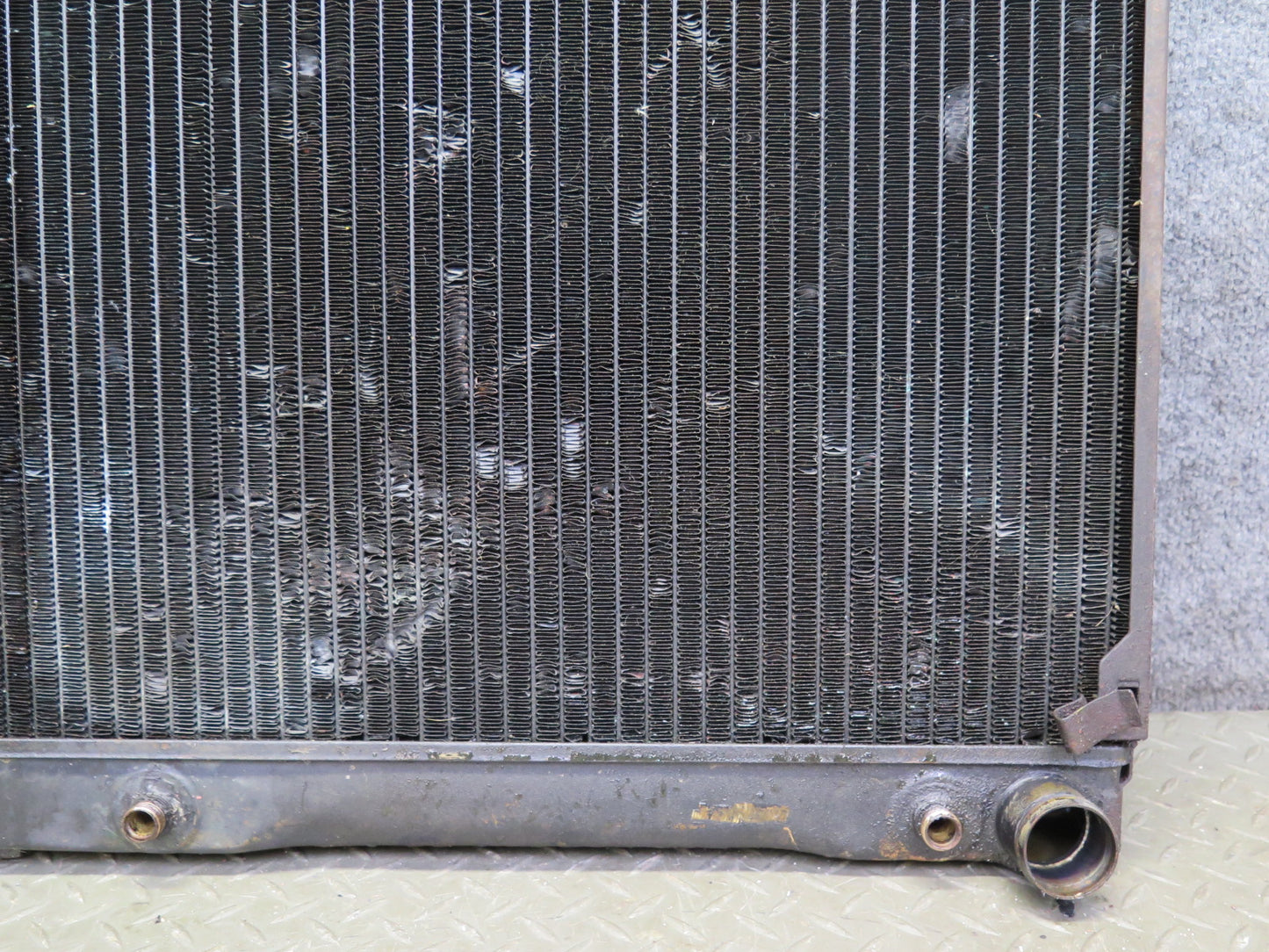 75-76 Mercedes W115 300SD Engine Cooling Radiator w Cap & Oil Cooler 14K OEM