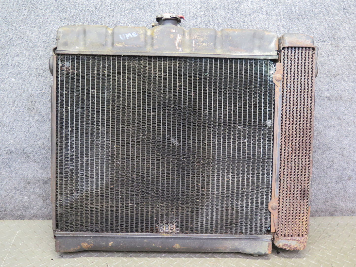 75-76 Mercedes W115 300SD Engine Cooling Radiator w Cap & Oil Cooler 14K OEM