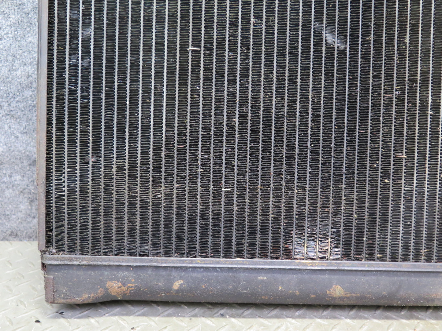 75-76 Mercedes W115 300SD Engine Cooling Radiator w Cap & Oil Cooler 14K OEM