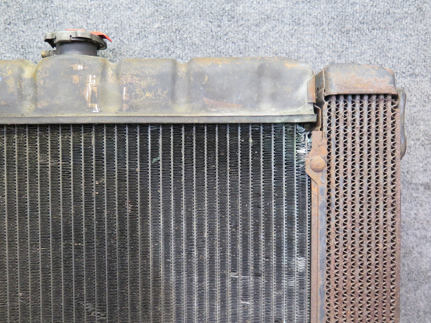 75-76 Mercedes W115 300SD Engine Cooling Radiator w Cap & Oil Cooler 14K OEM