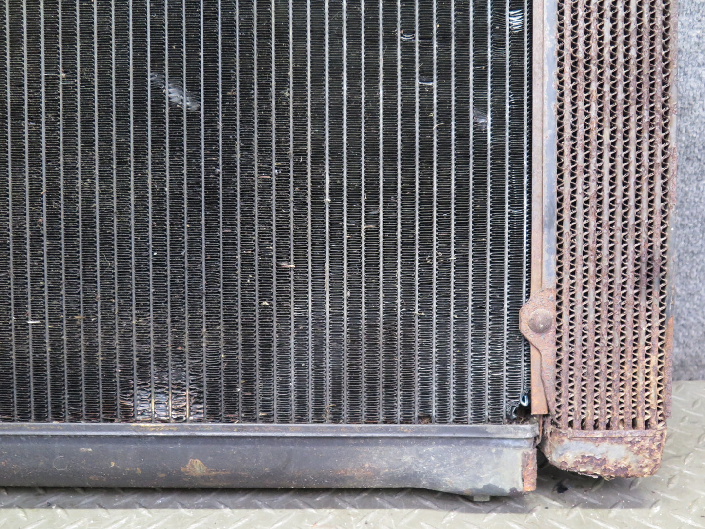 75-76 Mercedes W115 300SD Engine Cooling Radiator w Cap & Oil Cooler 14K OEM