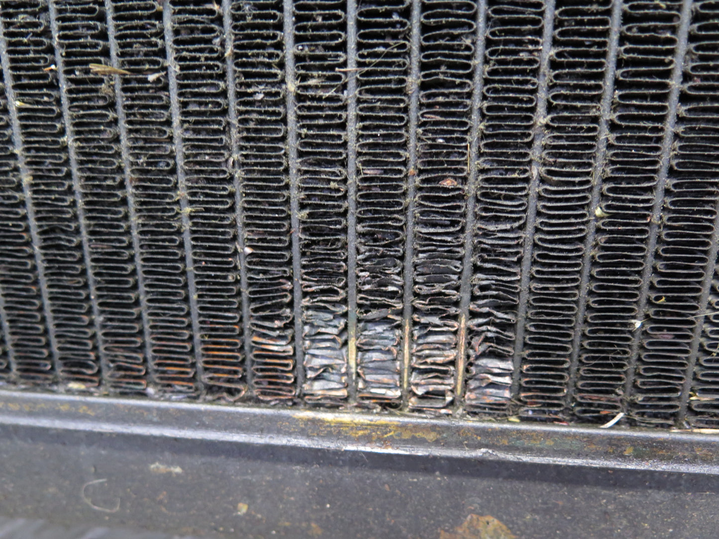 75-76 Mercedes W115 300SD Engine Cooling Radiator w Cap & Oil Cooler 14K OEM
