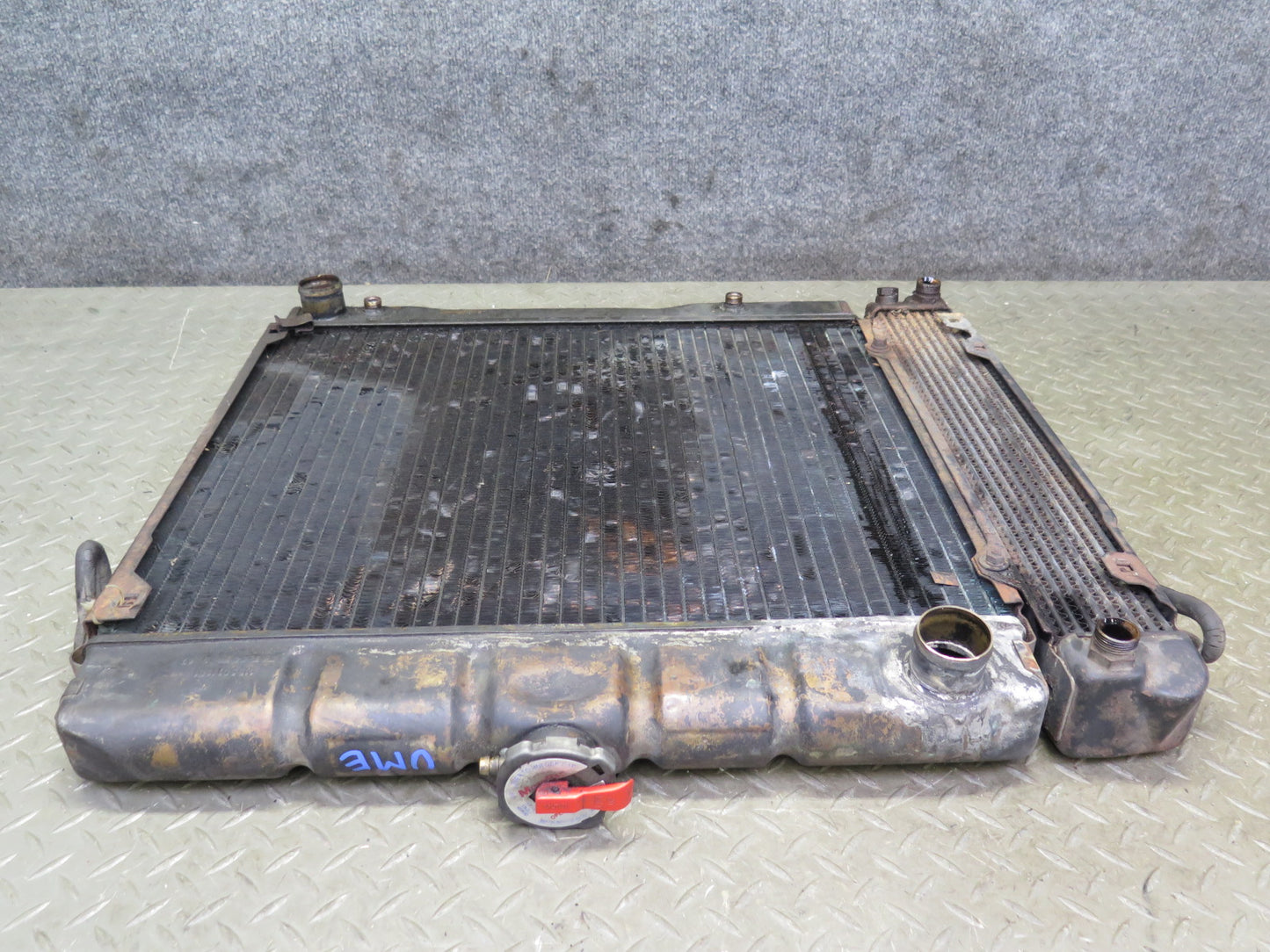 75-76 Mercedes W115 300SD Engine Cooling Radiator w Cap & Oil Cooler 14K OEM