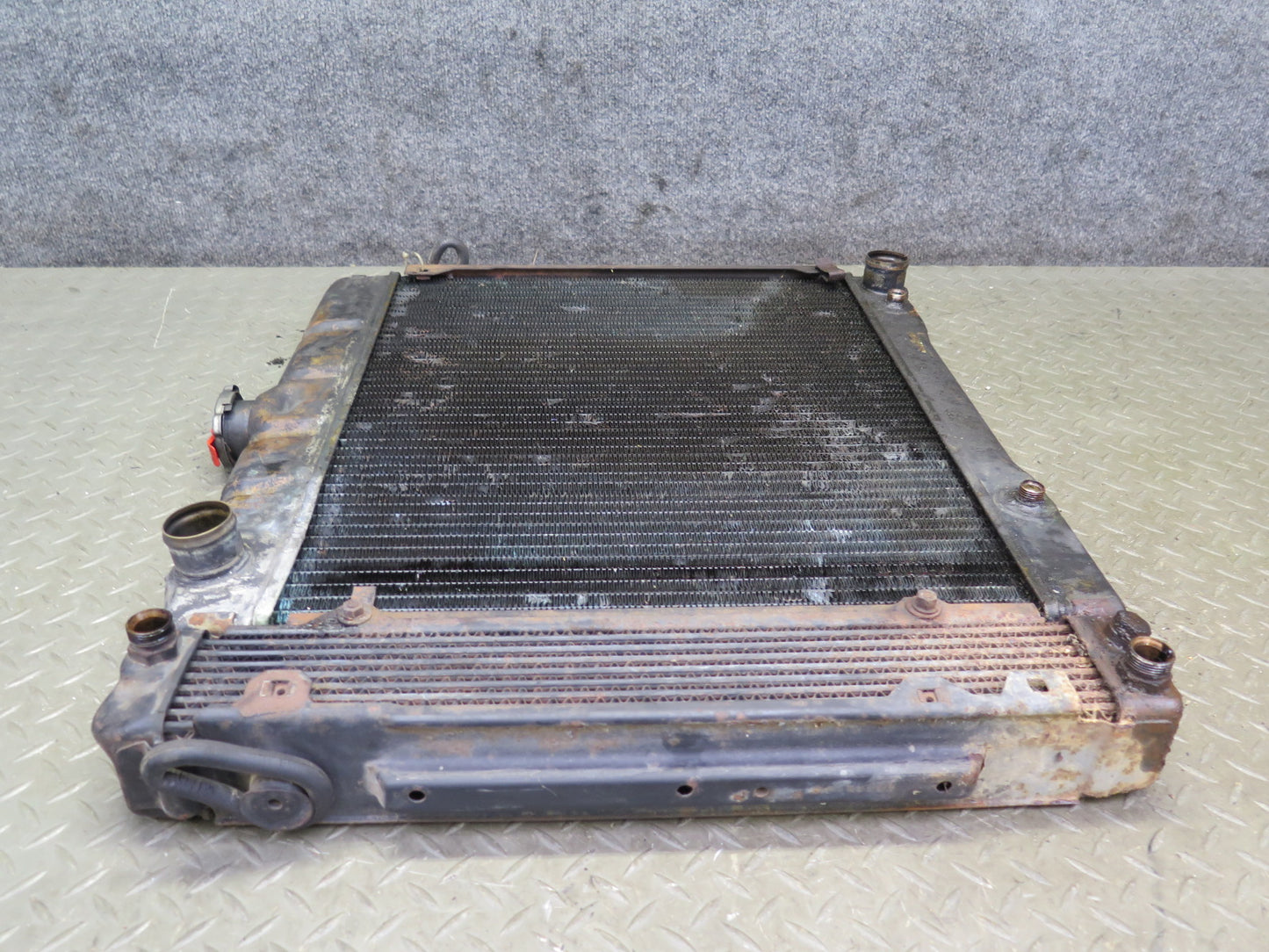 75-76 Mercedes W115 300SD Engine Cooling Radiator w Cap & Oil Cooler 14K OEM