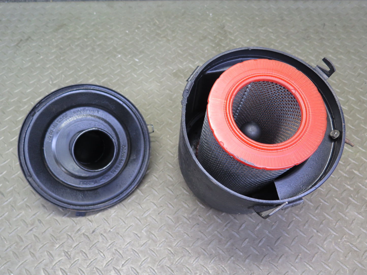 75-76 Mercedes W115 300SD Engine Air Box Filter Intake Cleaner Housing OEM