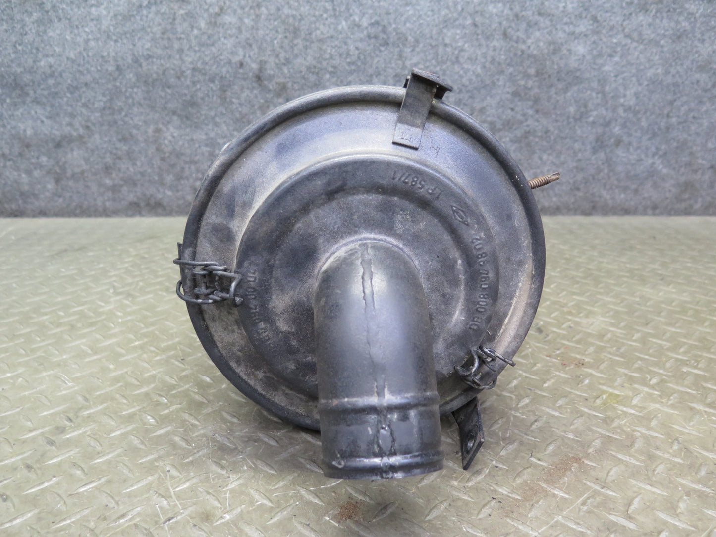 75-76 Mercedes W115 300SD Engine Air Box Filter Intake Cleaner Housing OEM