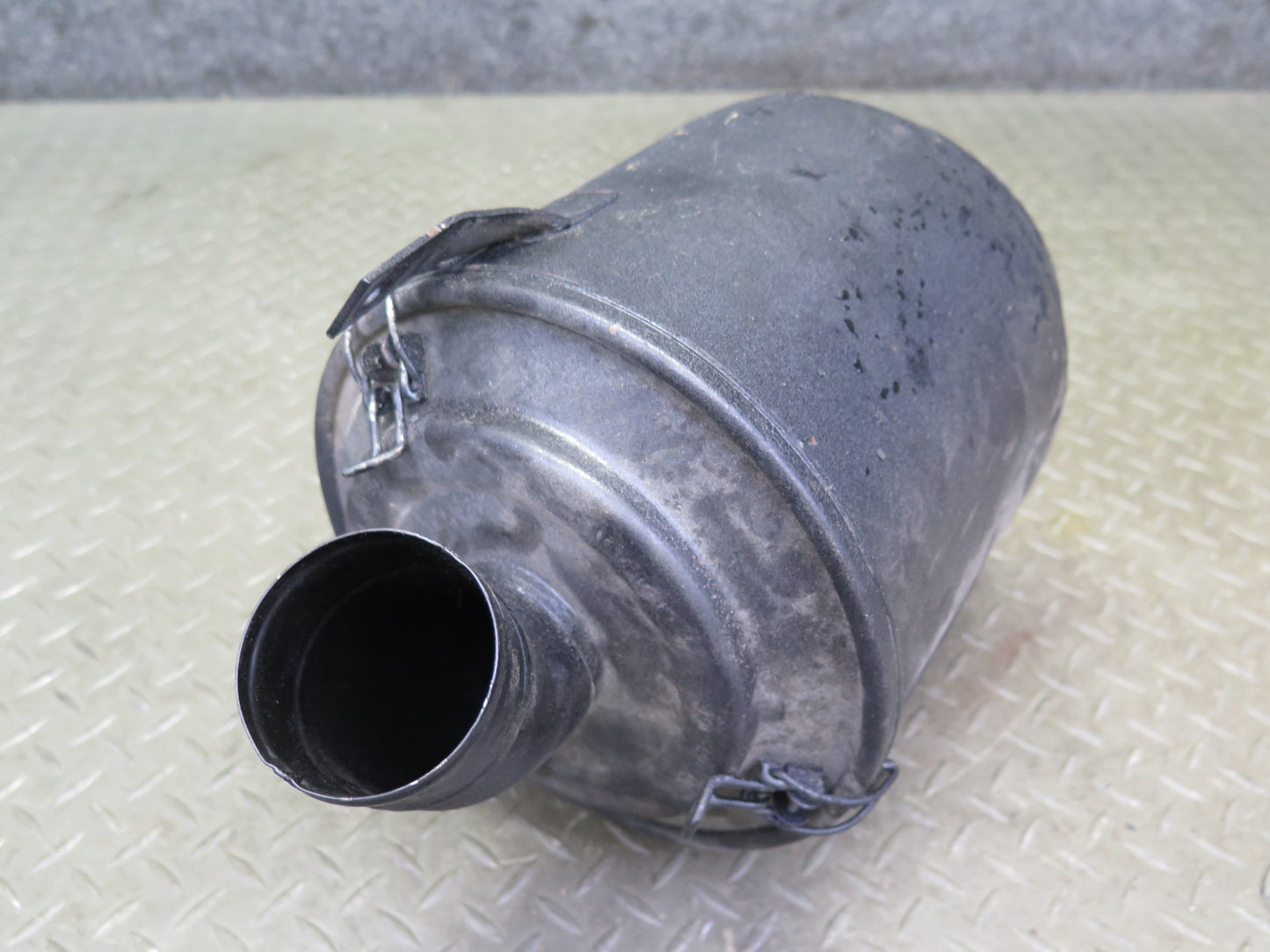 75-76 Mercedes W115 300SD Engine Air Box Filter Intake Cleaner Housing OEM