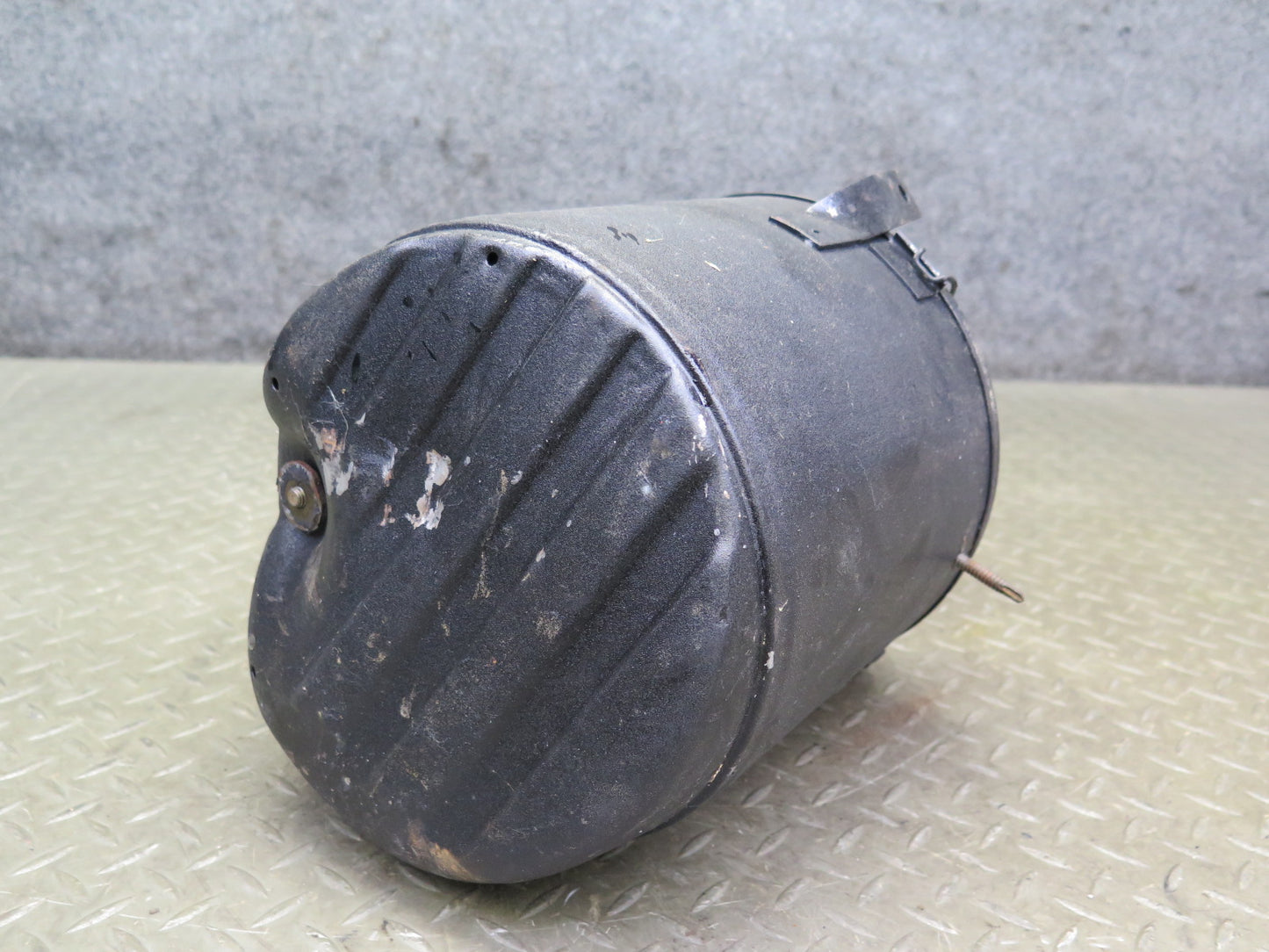 75-76 Mercedes W115 300SD Engine Air Box Filter Intake Cleaner Housing OEM